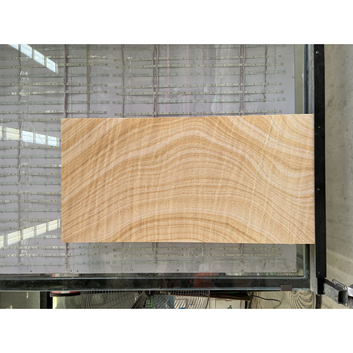 Натуральный гибкий камень для интерьера и фасадов AMBER VEIN